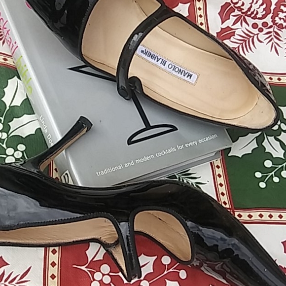 SOLD 💕 Authentic Manolo Blahnik Mary Jane Pumps 2 - Picture 2 of 12